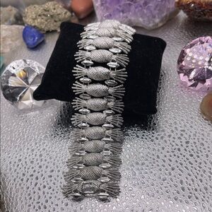 3.4.26-28 Vintage Chic Sarah Coventry Silvertone Bracelet